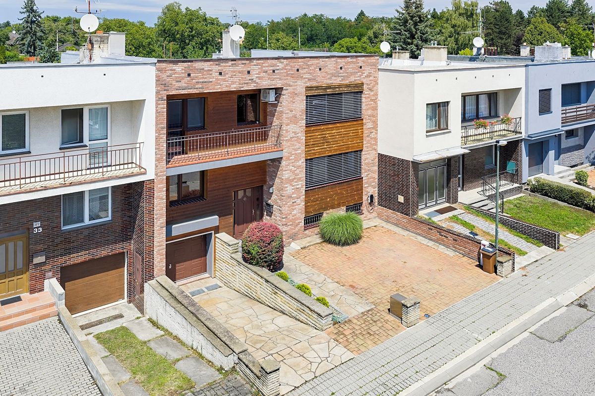 Prodej rodinného domu 259 m², pozemek 808 m²